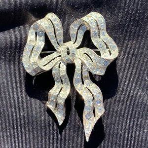 Rhinestone Diamond Ribbon Pin